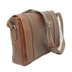 Borsa messenger in pelle marrone con spallaccio regolabile e dettagli cuciti