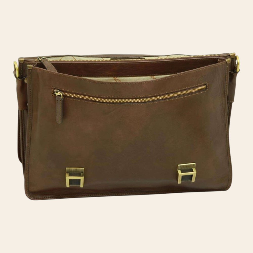 Cartella in pelle marrone scuro con due fibbie frontali e zip superiore, maniglia in alto