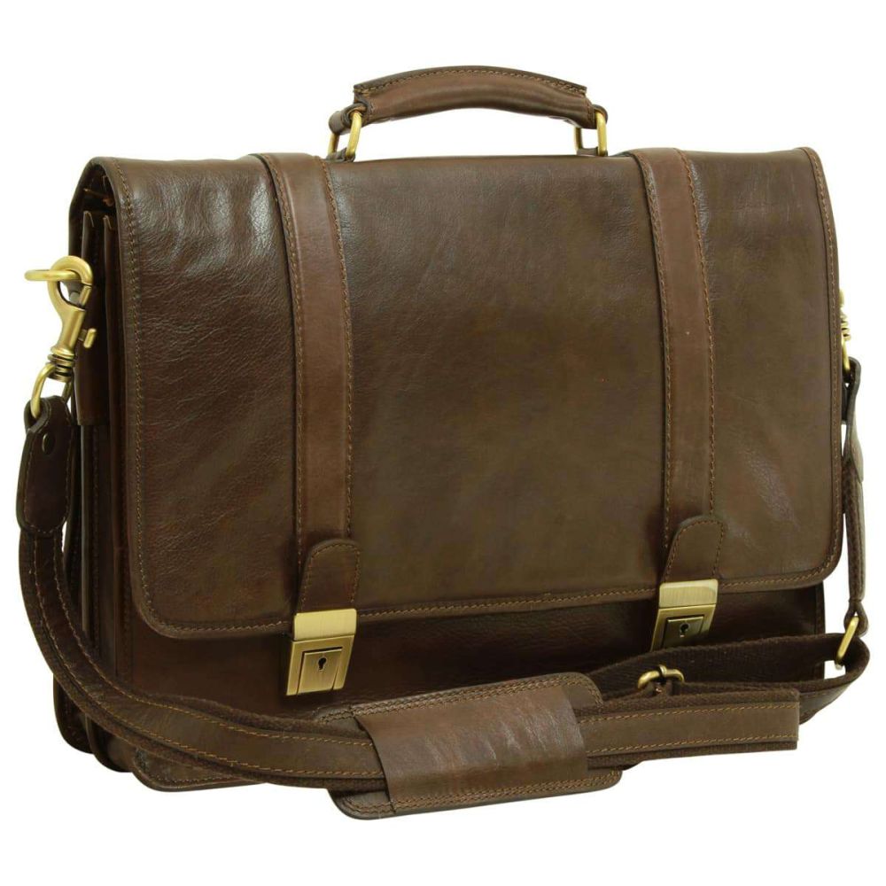 Cartella a tracolla in pelle marrone scuro con patta frontale e fibbie metalliche