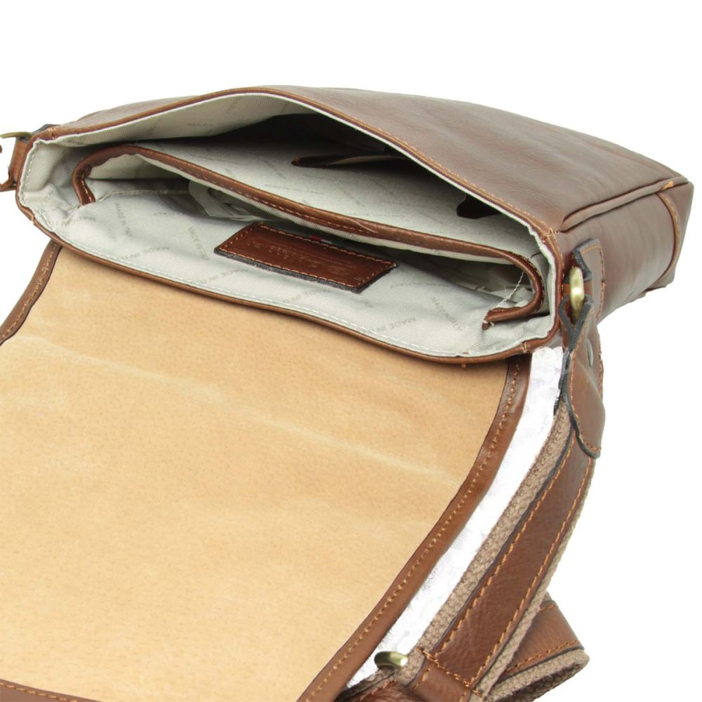 Borsa a tracolla in pelle castagna con interno chiaro e tasca interna