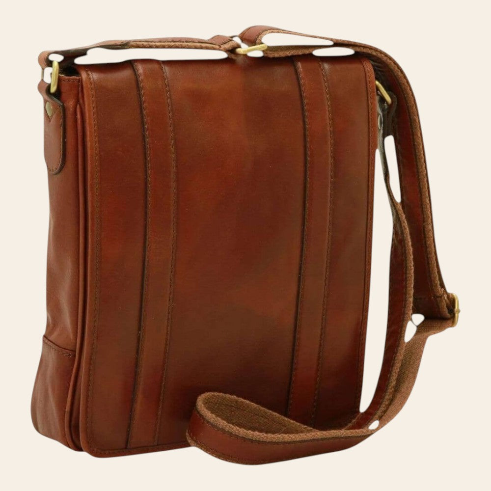 Borsa messenger in vitello mogano con tracolla e pattina frontale