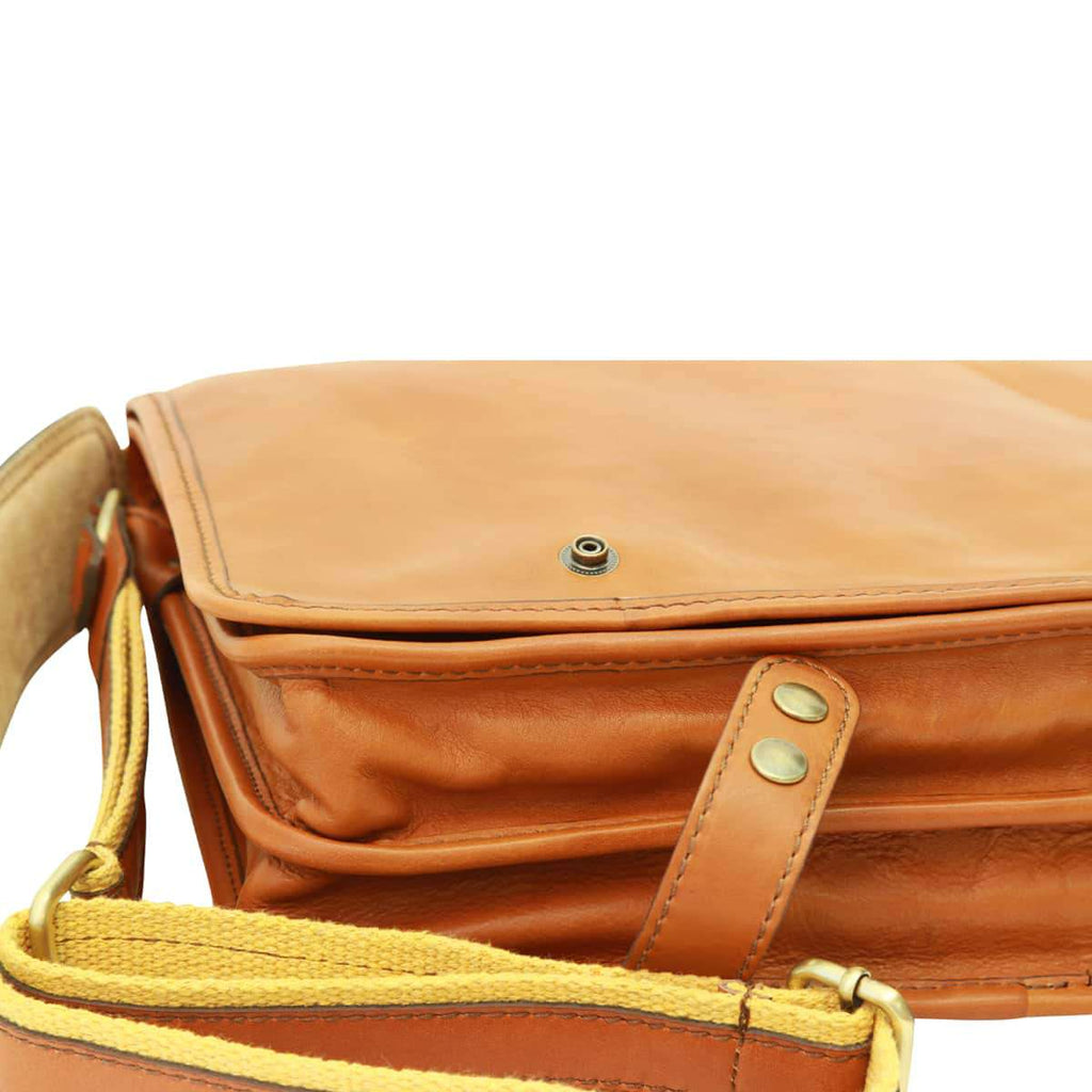 Borsa Messenger in in vitello nappato. Gold