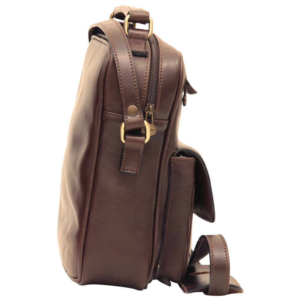 Borsa a tracolla con tasca frontale. Marrone Scuro