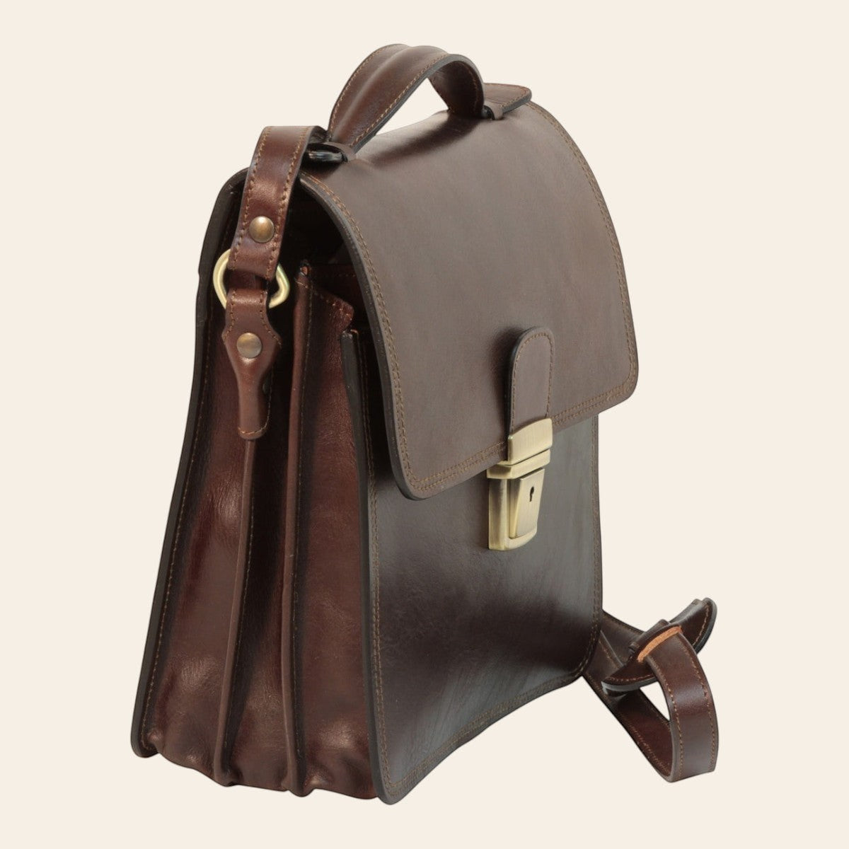Borsa a tracolla in pelle marrone scuro con patta, lucchetto dorato e tracolla regolabile