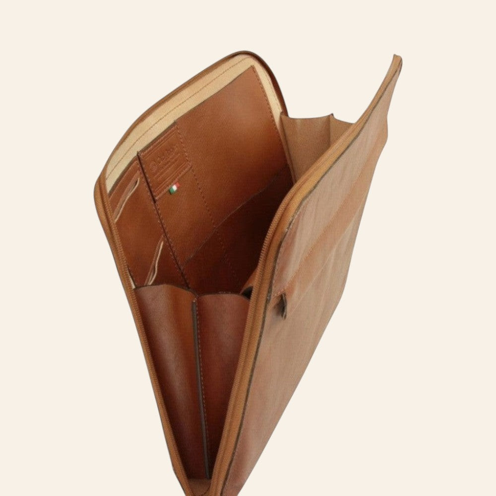 Porta documenti in pelle Old Angler marrone, interno con tasche e scomparti
