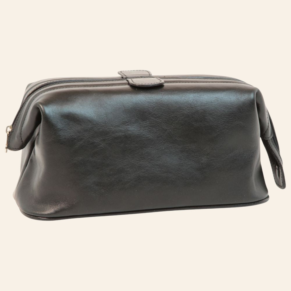 Astuccio beauty in pelle nera con maniglia superiore e zip perimetrale
