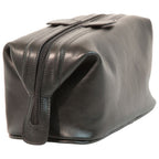 Astuccio beauty in pelle nera con zip laterale e cuciture sul bordo