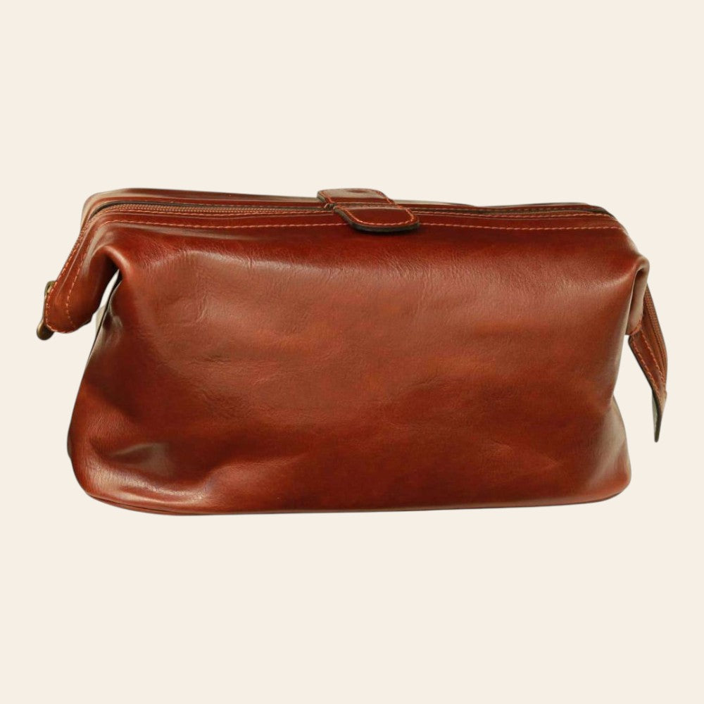 Astuccio beauty in pelle marrone con fibbia frontale e manici laterali