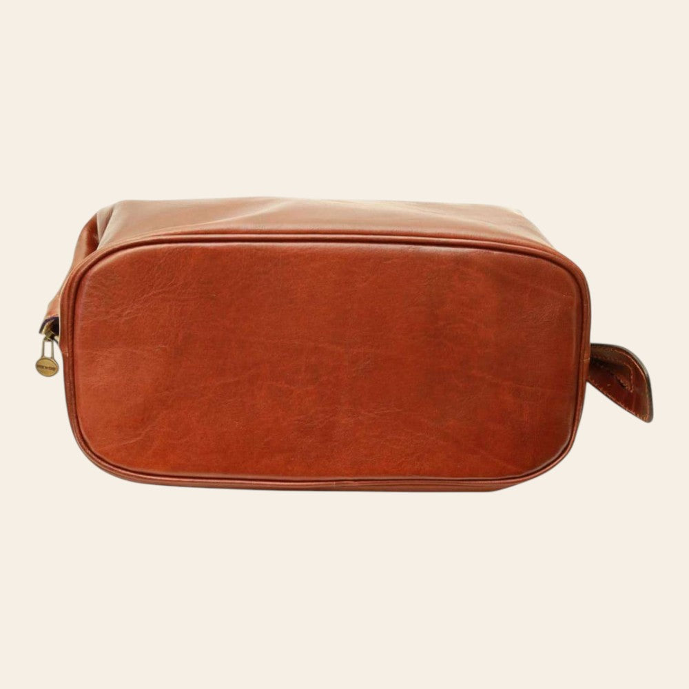 Astuccio beauty in pelle marrone con tracolla laterale e zip perimetrale