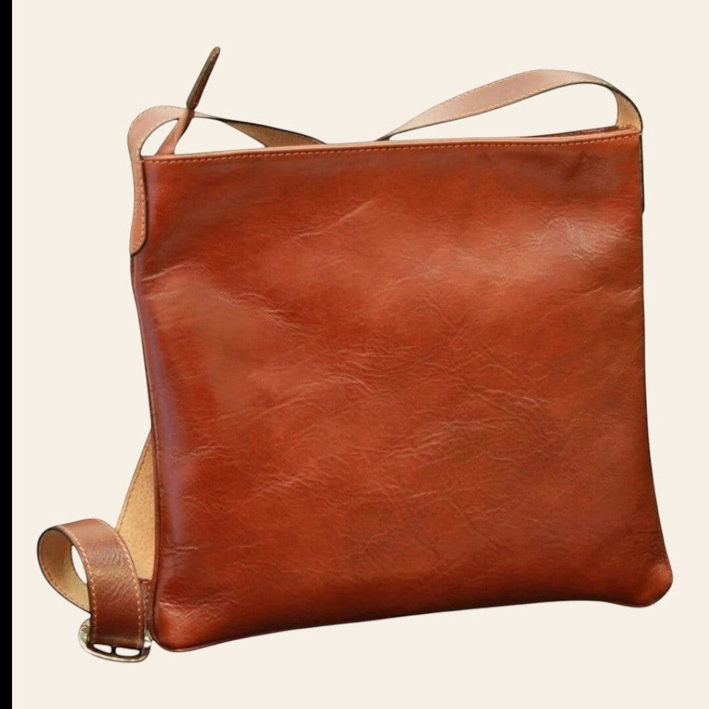 Borsa a tracolla in pelle marrone con tracolla regolabile e fibbia