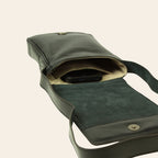 Borsa a tracolla in pelle con interno visibile e chiusura con bottone a pressione