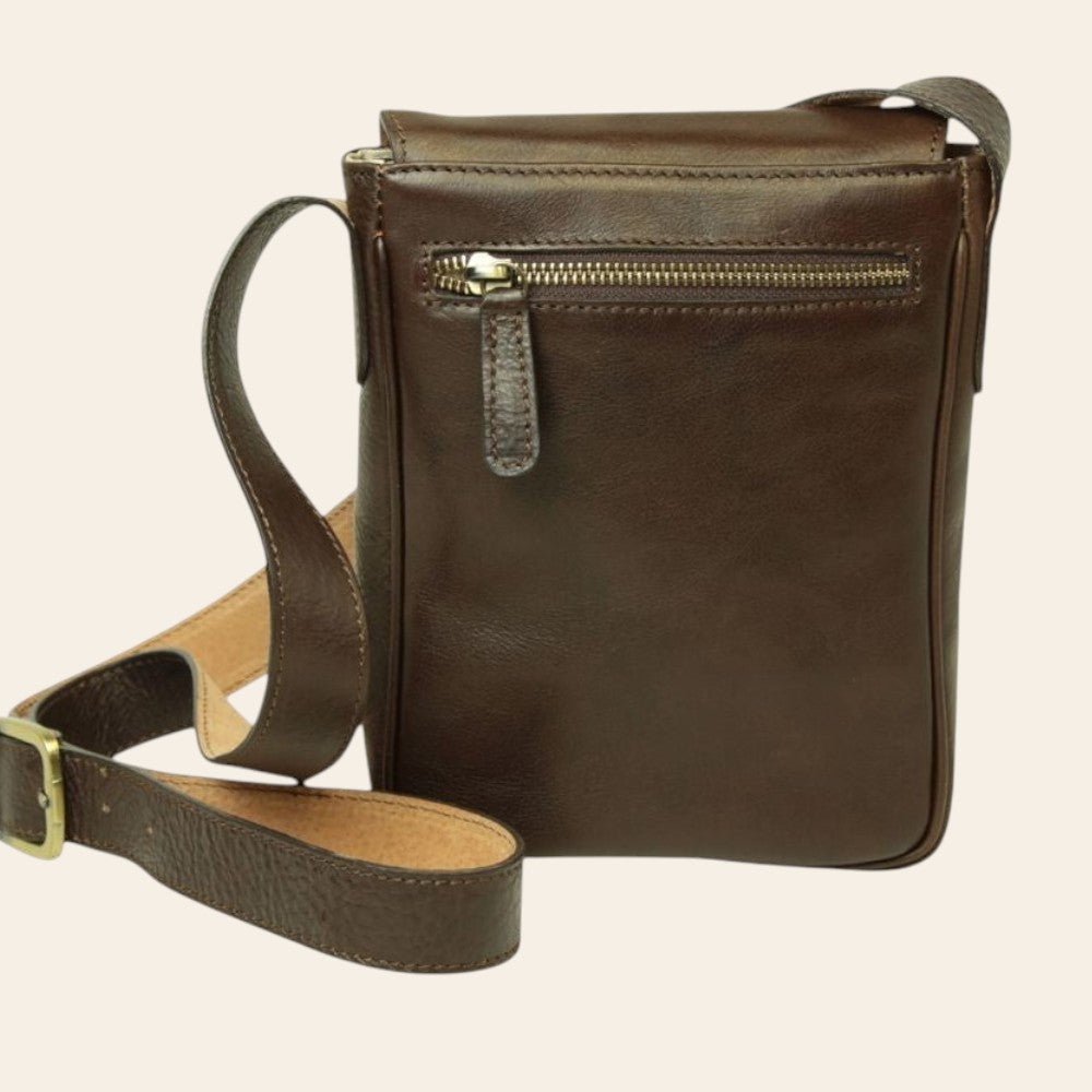 Borsa a tracolla in pelle marrone scuro con zip frontale e tracolla con fibbia