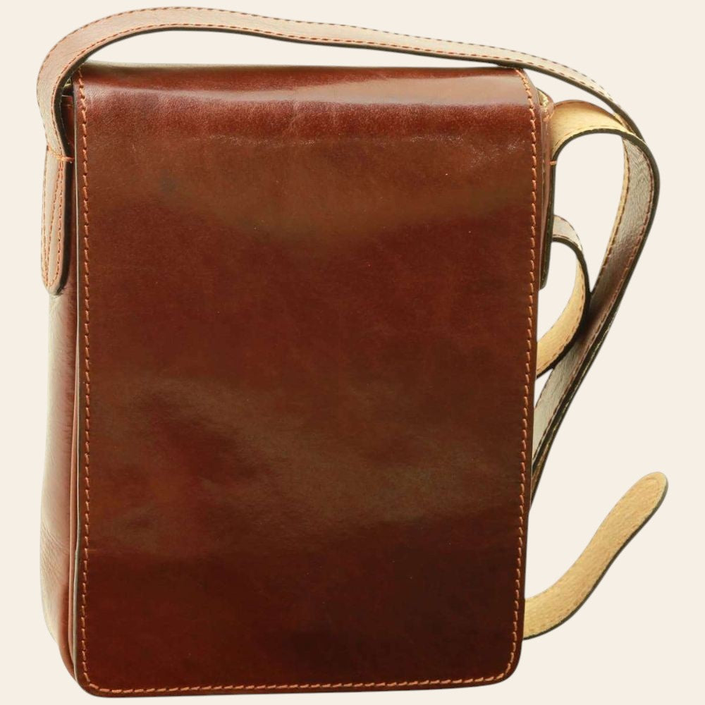 Borsa a tracolla in pelle marrone con chiusura frontale e cuciture decorative