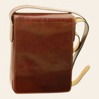 Borsa a tracolla in pelle marrone con chiusura frontale e cuciture decorative