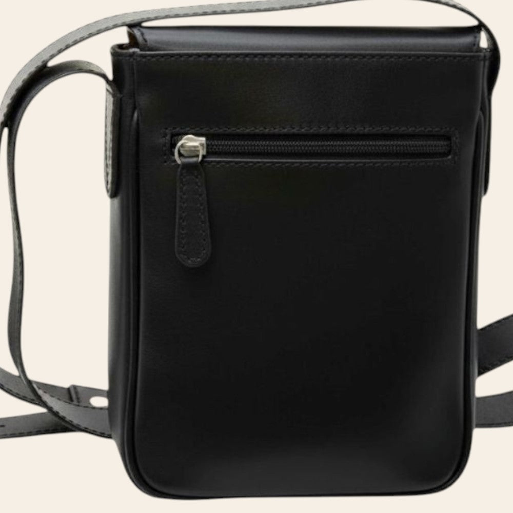 Borsa a tracolla in pelle nera con tasca frontale con zip e tracolla lunga
