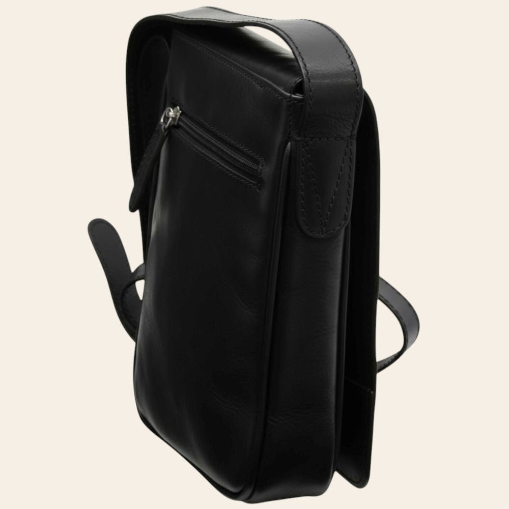 Borsa a tracolla in pelle nera con zip frontale e tracolla regolabile