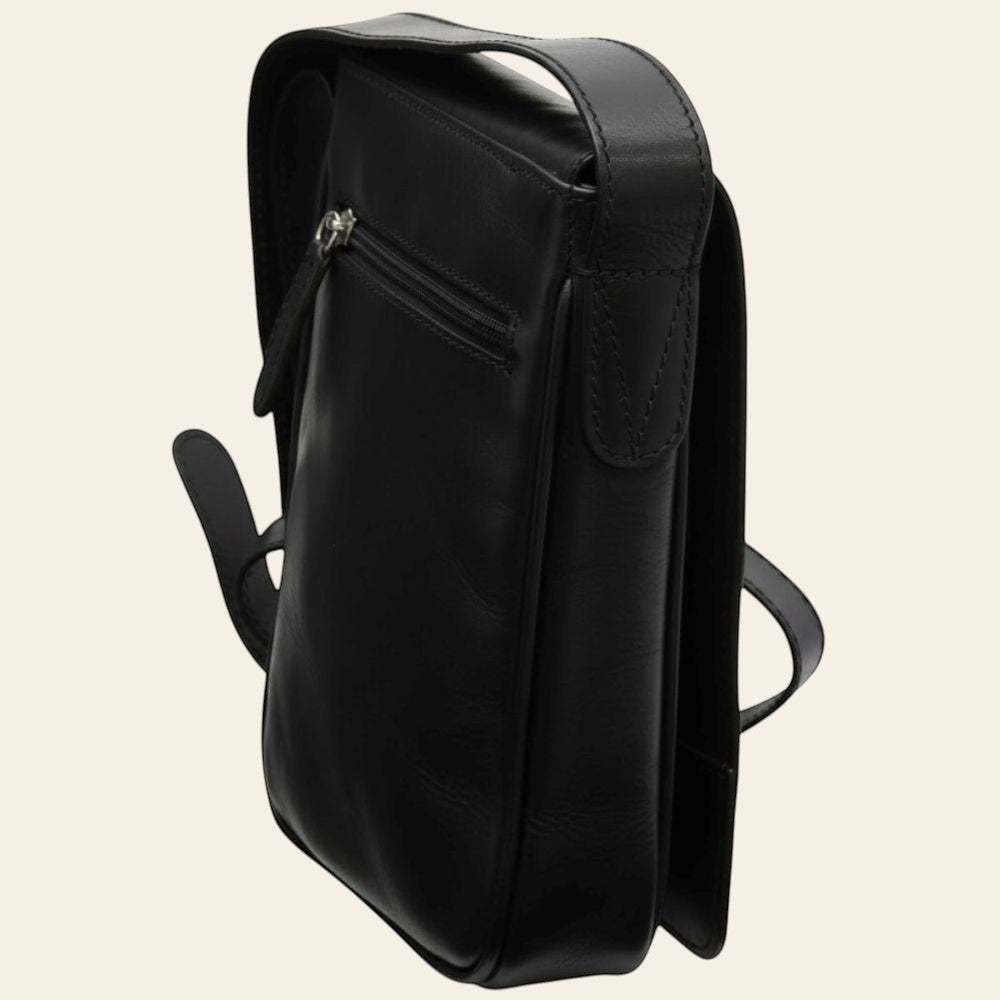 Borsa a tracolla in pelle nera con zip frontale e tracolla regolabile