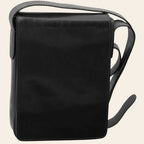 Borsa a tracolla in pelle nera con cuciture in evidenza e tracolla
