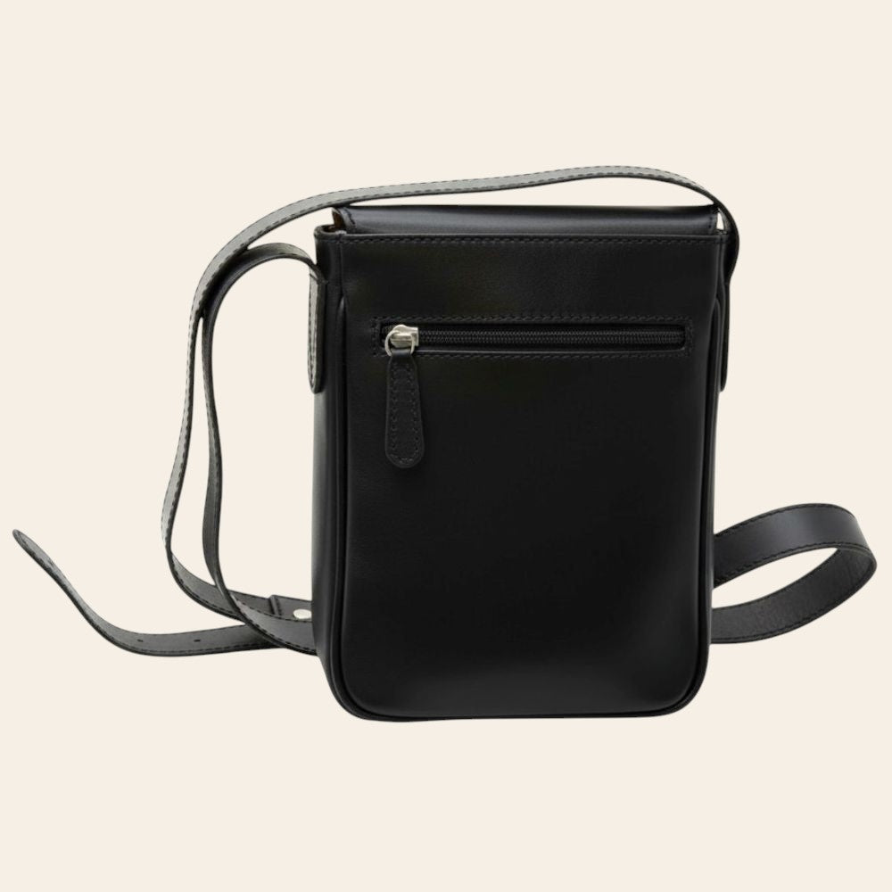 Borsa a tracolla in pelle nera con tasca frontale con zip e tracolla lunga