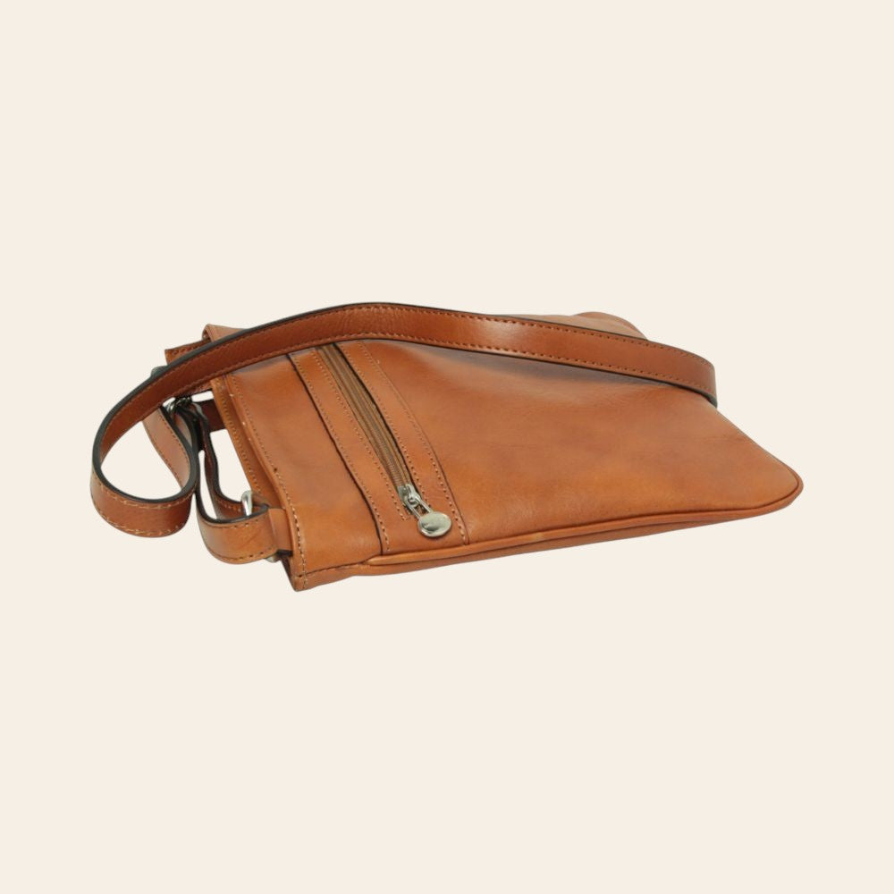 Borsa a tracolla piccola in pelle color cuoio vista laterale con dettagli cuciture e zip