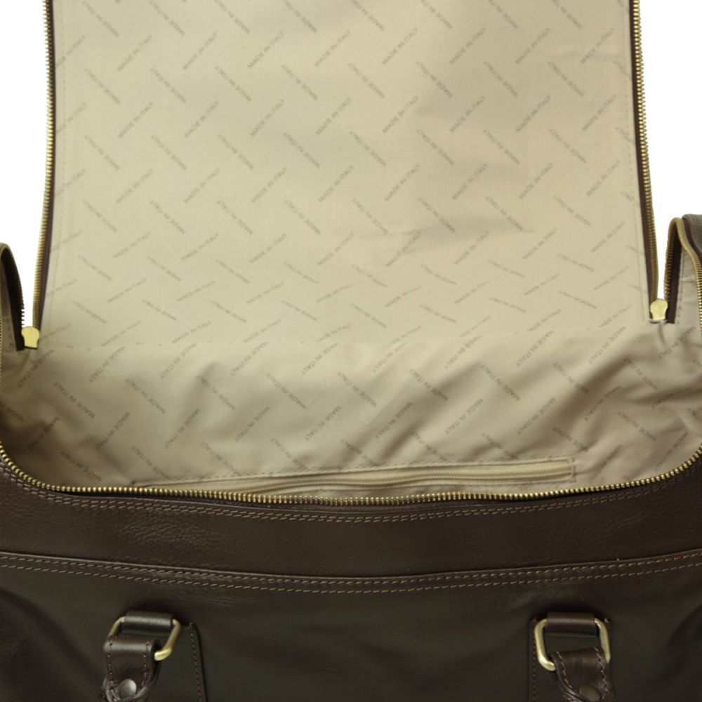 Fodera interna chiara della borsa da viaggio in pelle marrone scuro con zip