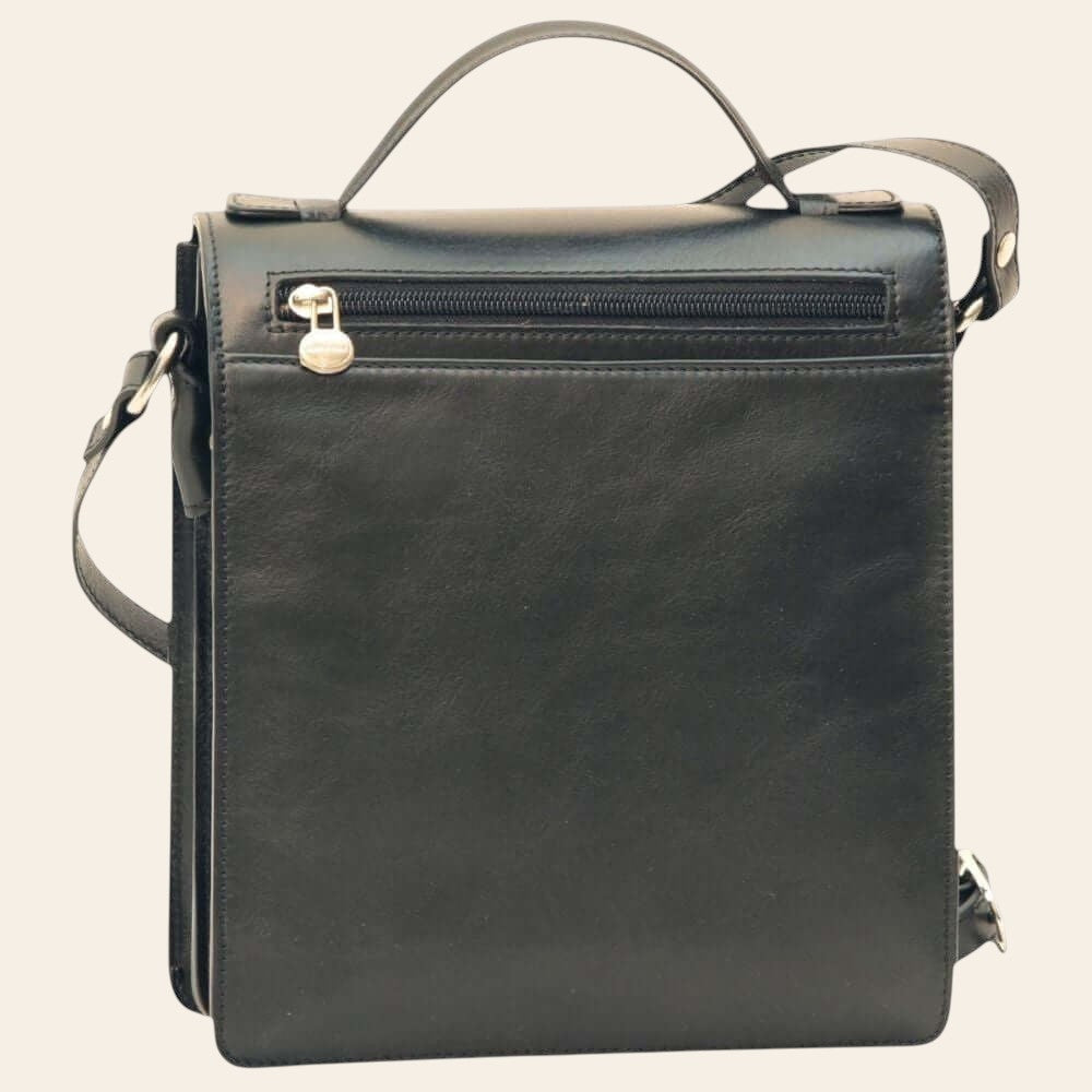 Borsa a tracolla in pelle nera con tasca frontale con zip e fibbia