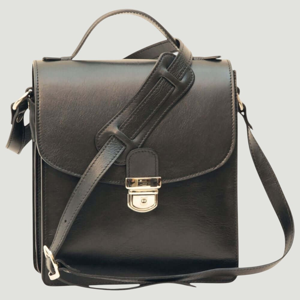 Borsa a tracolla in pelle nera con tracolla regolabile e fibbia frontale