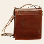 Borsa a tracolla in pelle marrone con zip superiore e tracolla regolabile.