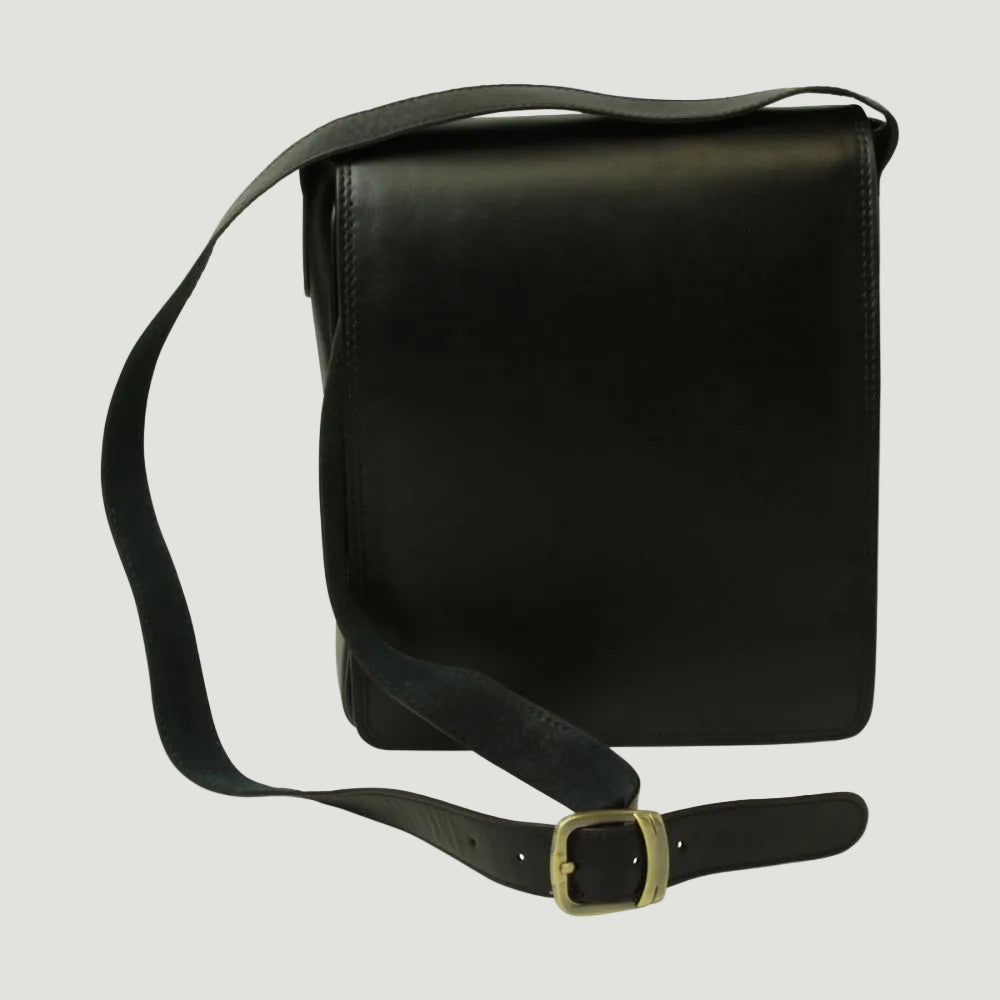 Borsa a tracolla in pelle nera con tracolla regolabile e fibbia