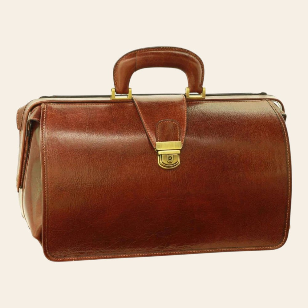 Borsa da medico in pelle marrone, manici superiori e chiusura centrale dorata.