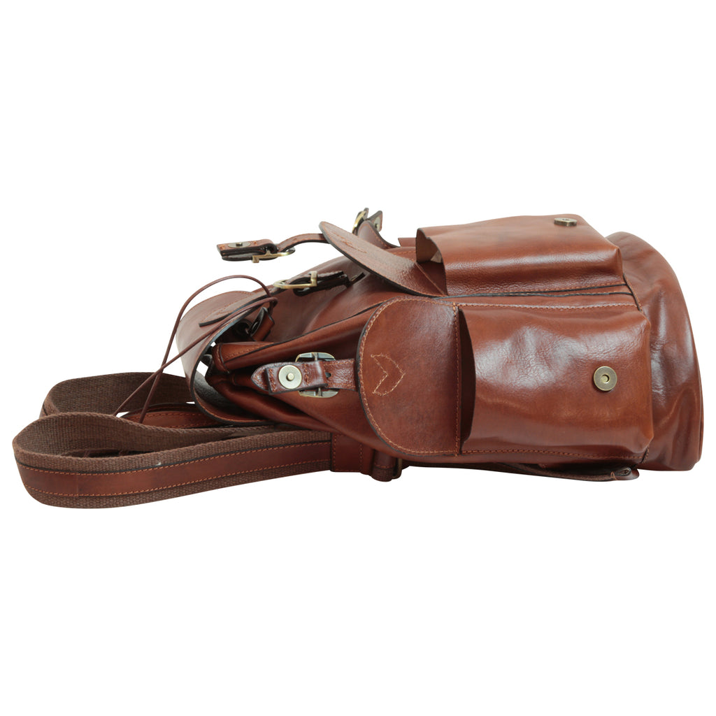 Zaino in pelle con 3 tasche frontali. Marrone