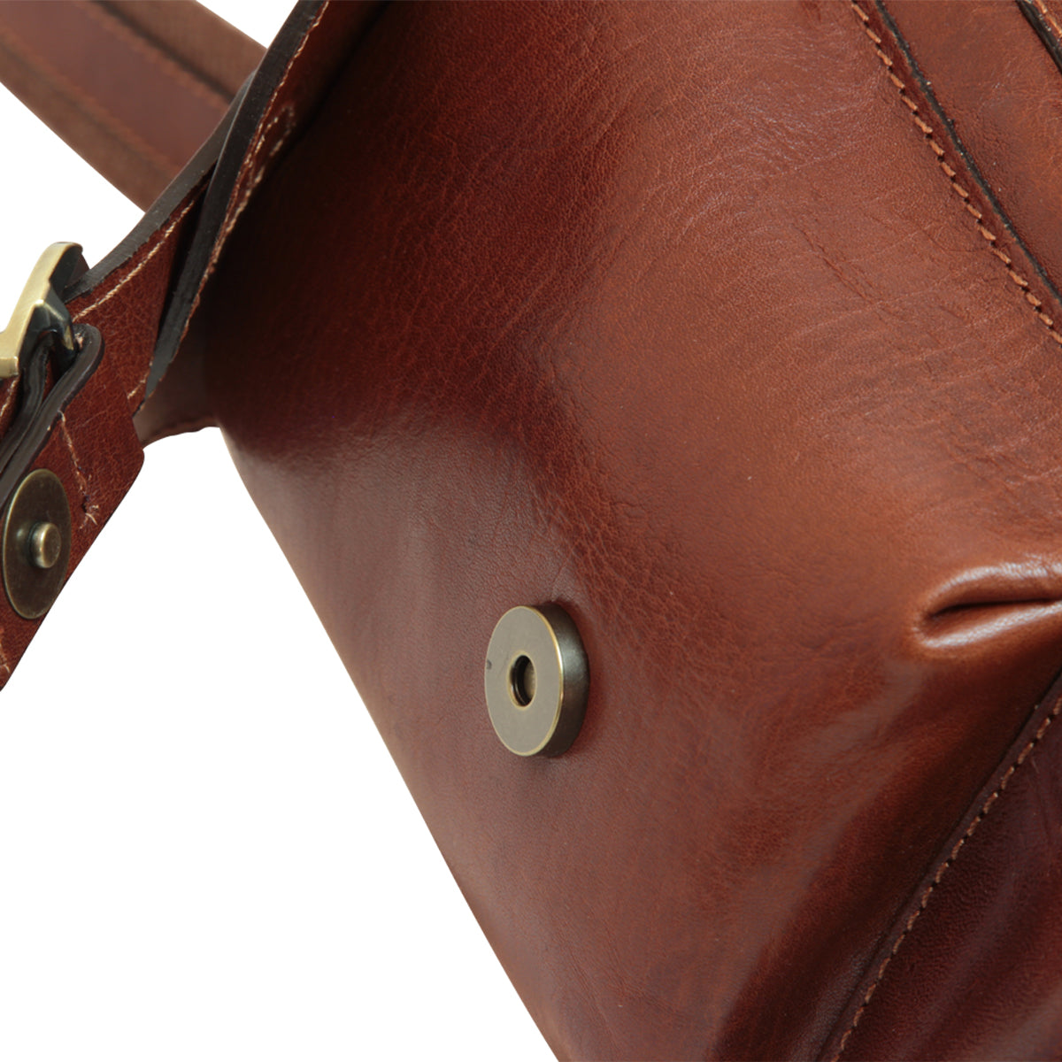 Zaino in pelle con 3 tasche frontali. Marrone