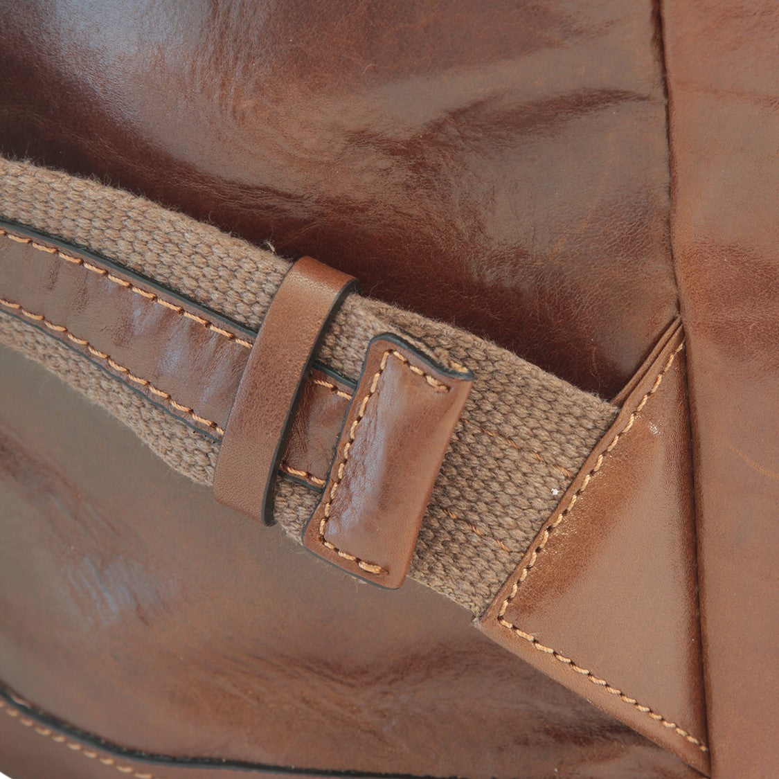 Zaino in pelle con 2 tasche frontali. Marrone