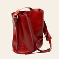 Borsa a tracolla in pelle rossa con chiusura a cintura e tracolla regolabile
