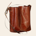 Borsa a tracolla in pelle marrone con tracolla e chiusura laterale, Mod. 2054