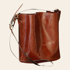 Borsa a tracolla in pelle marrone con tracolla e chiusura laterale, Mod. 2054