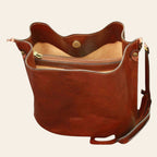 Borsa a tracolla in pelle marrone con apertura superiore e interno beige