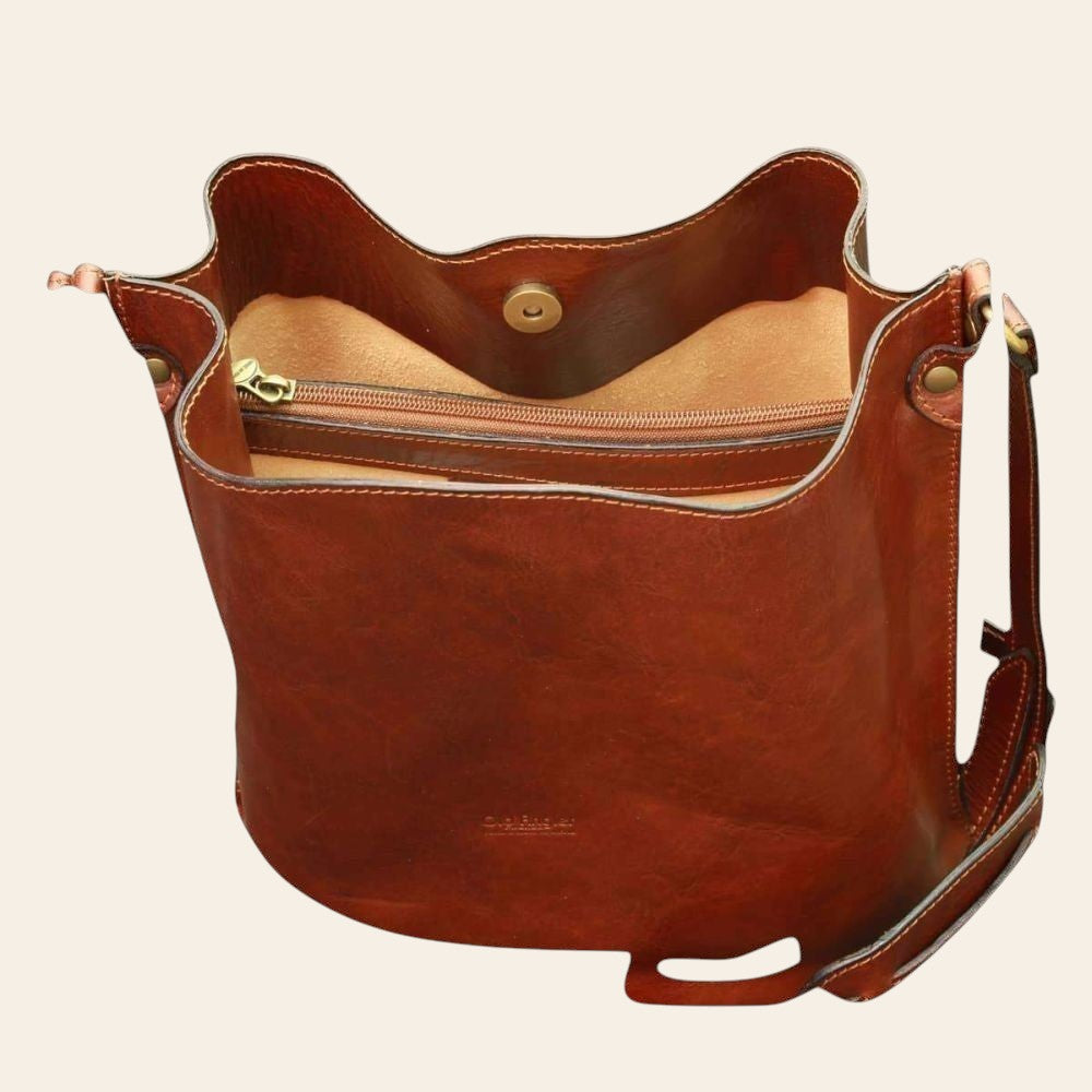 Borsa a tracolla in pelle marrone con apertura superiore e interno beige