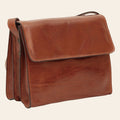 Borsa a tracolla in vitello pieno fiore marrone con patta frontale e fibbia.