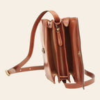 Borsa a tracolla in vitello pieno fiore marrone con interno visibile e zip centrale.