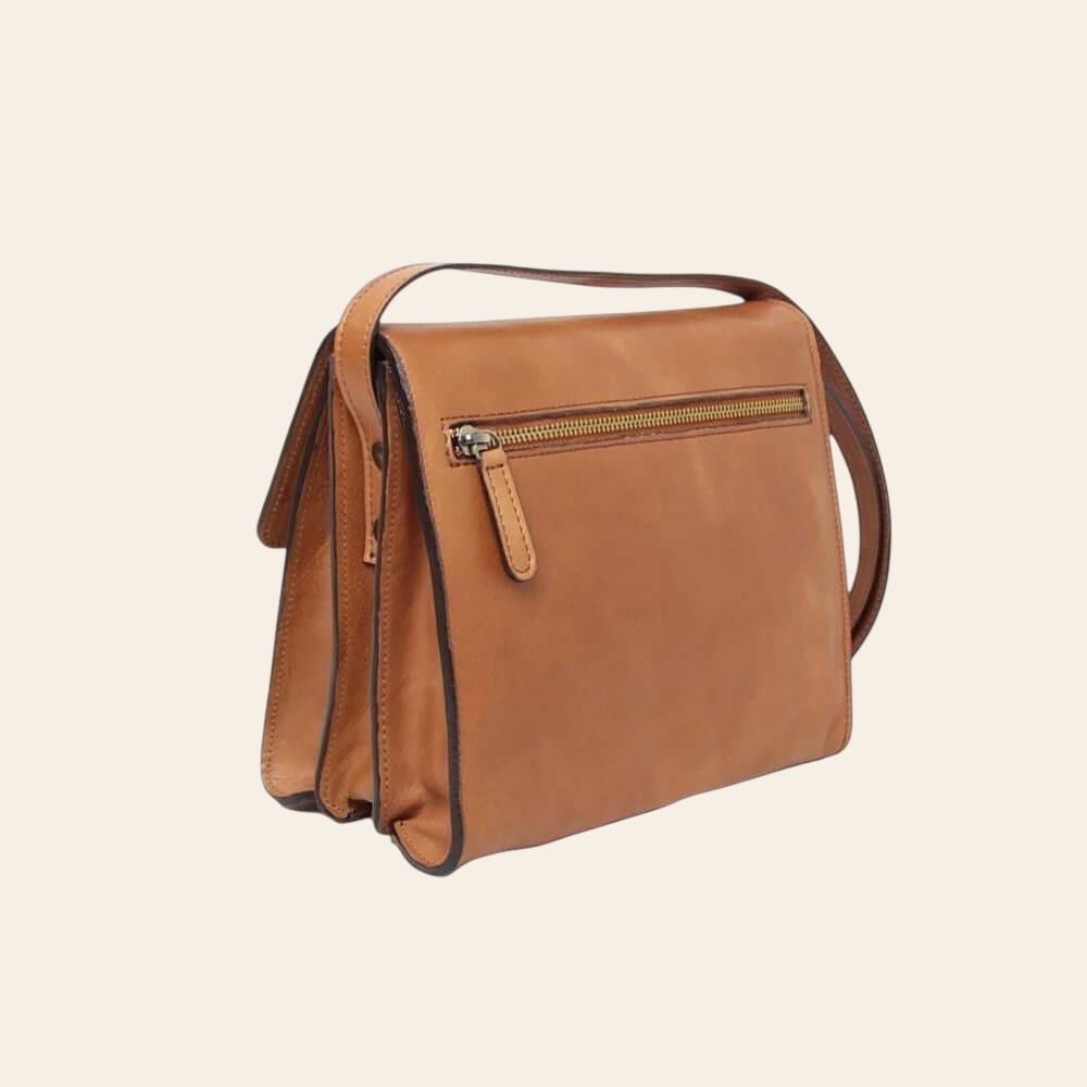 Borsa a tracolla in vitello cognac con tasca frontale con zip e doppia tracolla