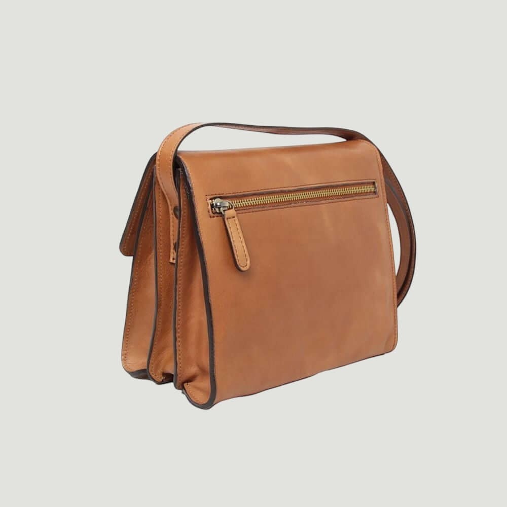 Borsa a tracolla in cuoio con tasca esterna con zip metallica e patta