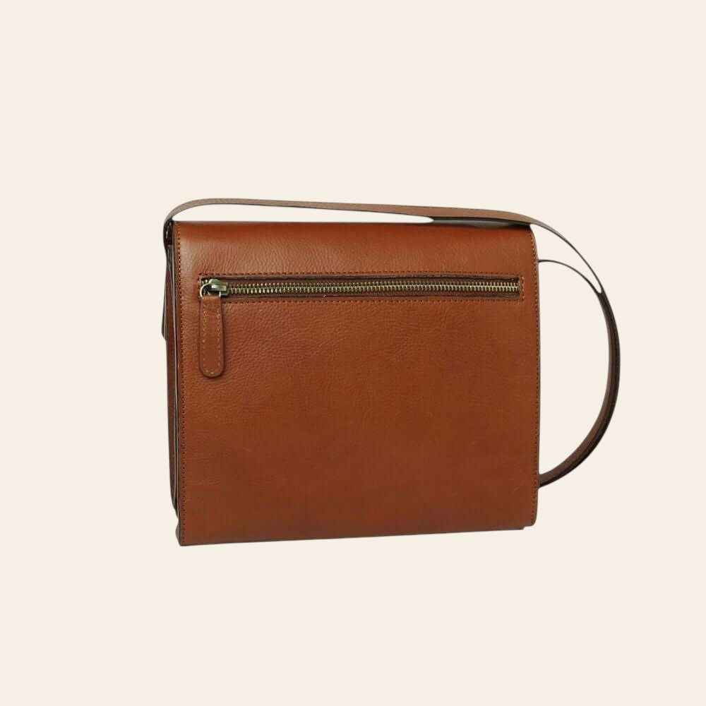 Borsa in pelle color teak con zip superiore e tasca esterna, tracolla.