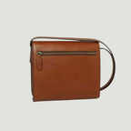 Borsa a tracolla in pelle teak, tasca con zip frontale sotto la patta.