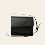 Borsa a tracolla Old Angler nera in vitello con pattina e cuciture