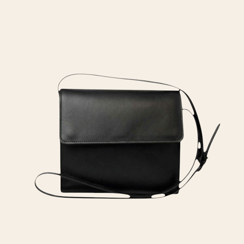 Borsa a tracolla Old Angler nera in vitello con pattina e cuciture