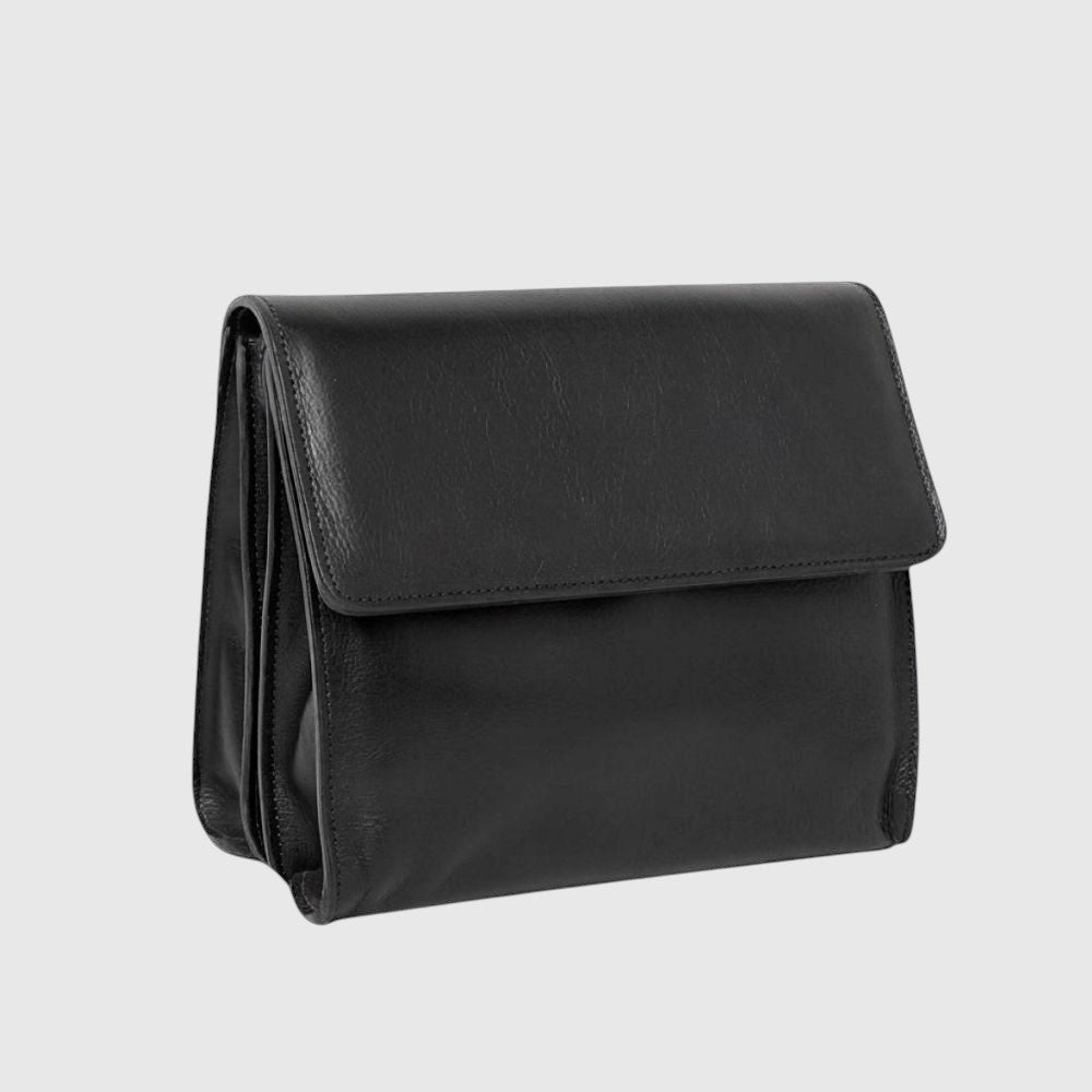 Borsa a tracolla in vitello fiore pieno nera con patta e passanti laterali
