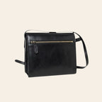 Borsa a tracolla Old Angler nera: zip dorata sul davanti e tasca visibile