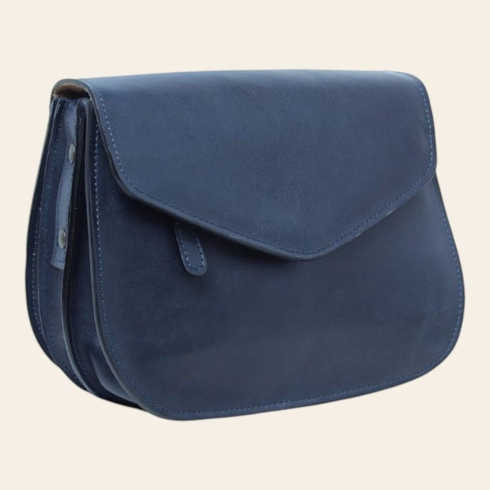 Borsa a tracolla in vitello blu con chiusura a pattina e profilo laterale