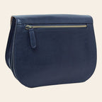 Borsa a tracolla in vitello blu con zip dorata e pattina frontale